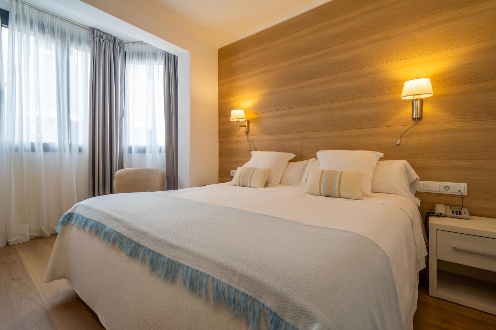 Hostal Menurka Ситадела Екстериор снимка
