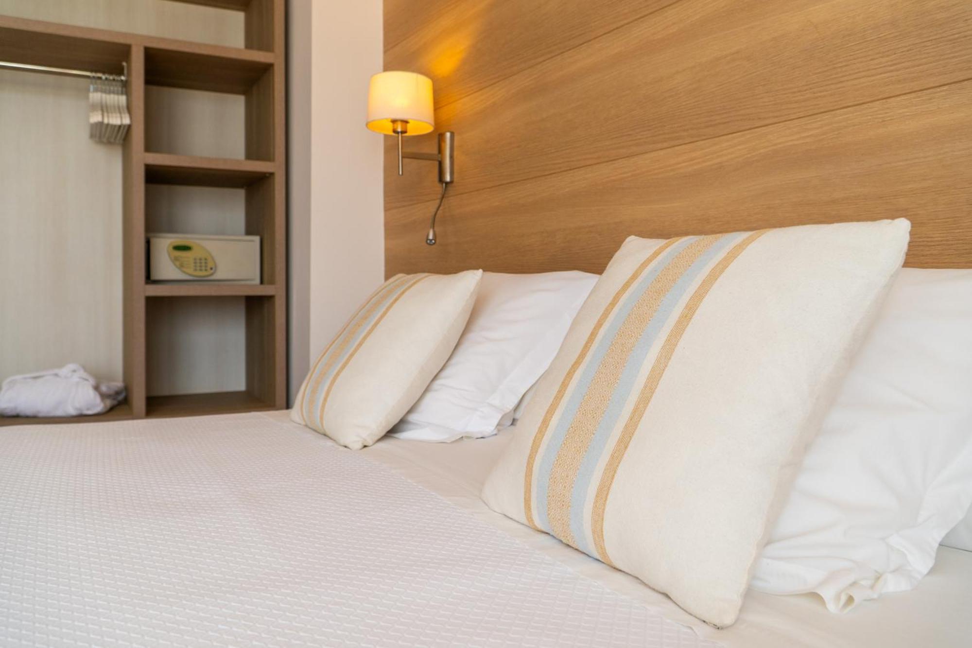 Hostal Menurka Ситадела Екстериор снимка