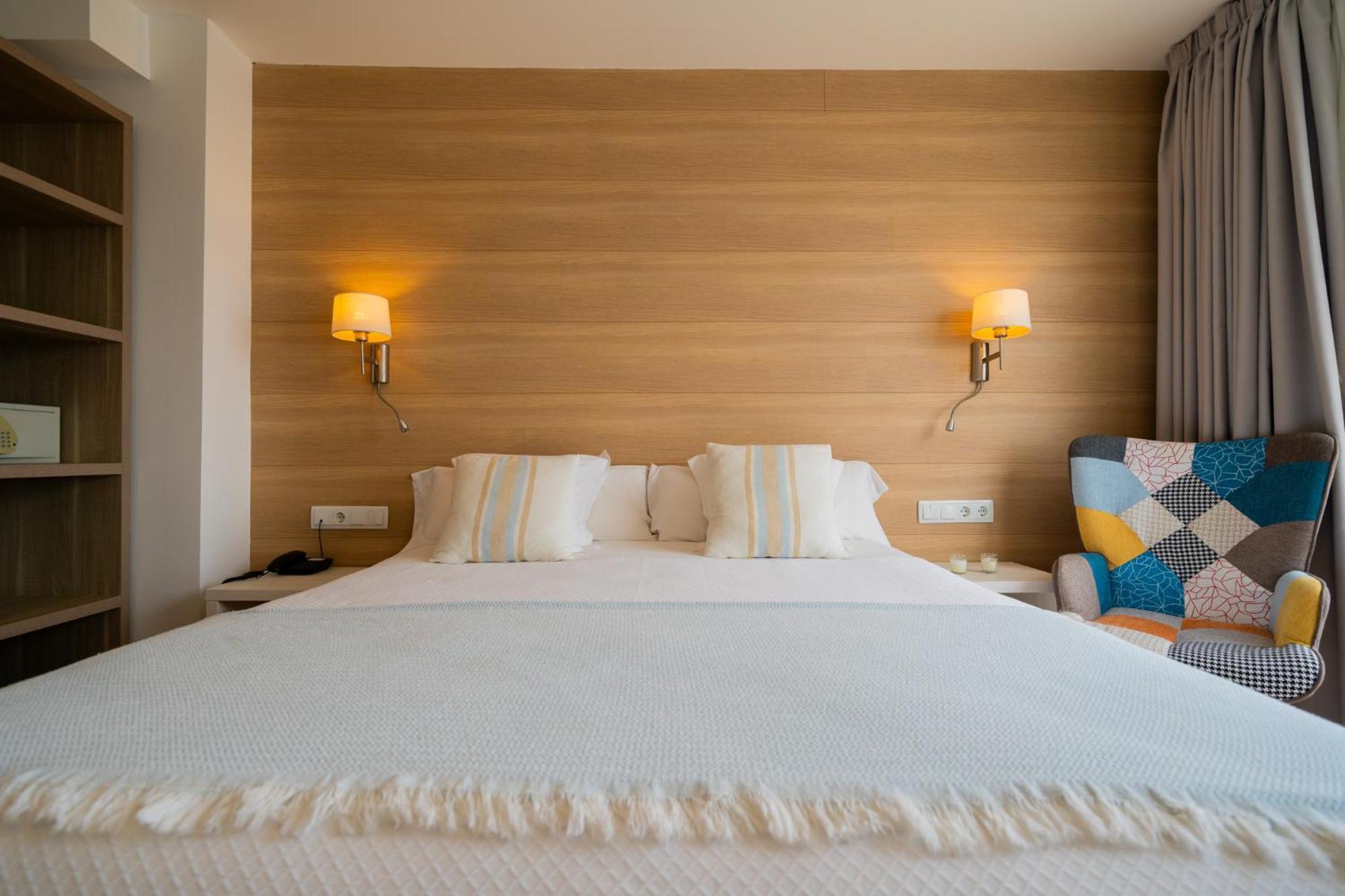 Hostal Menurka Ситадела Екстериор снимка