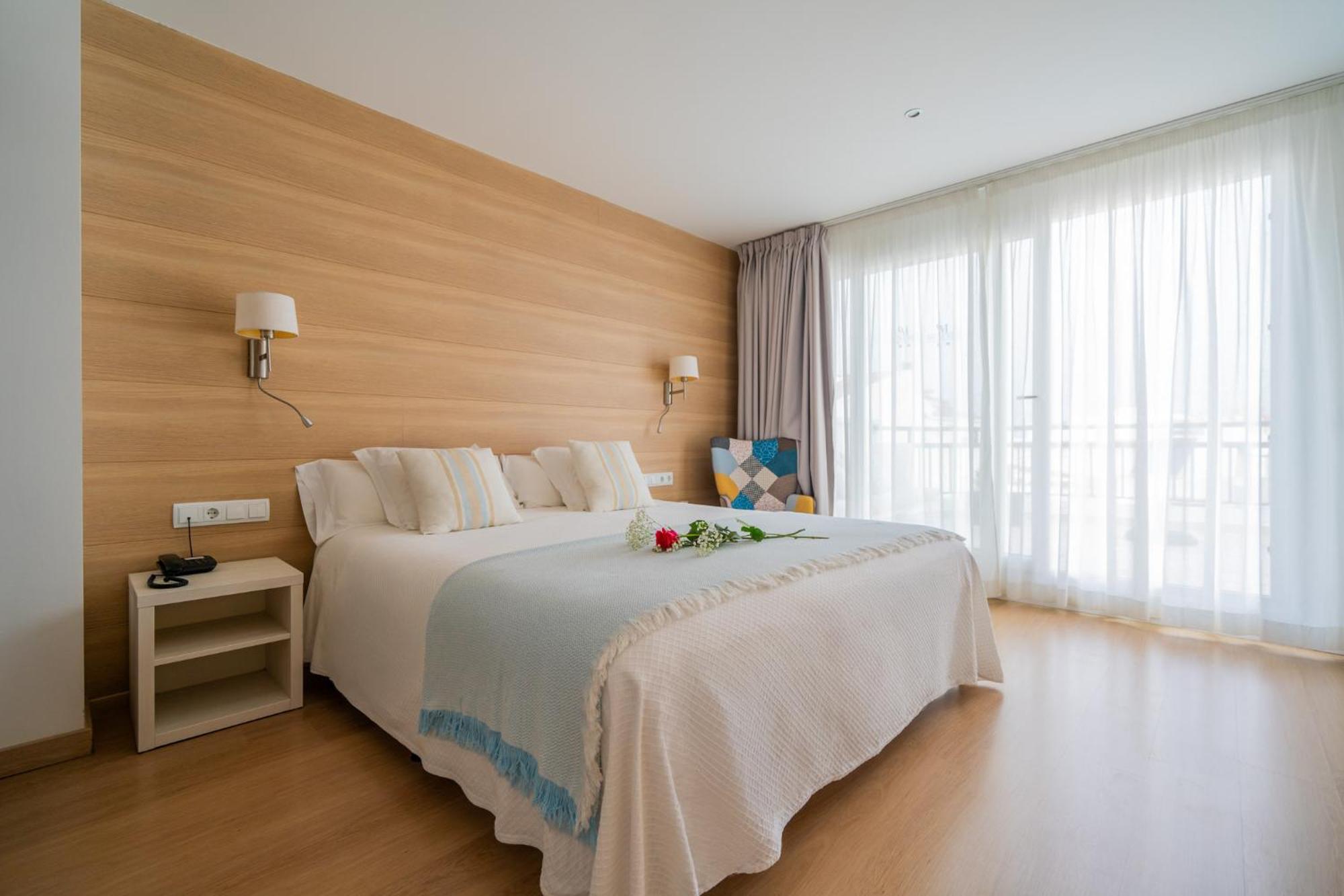 Hostal Menurka Ситадела Екстериор снимка