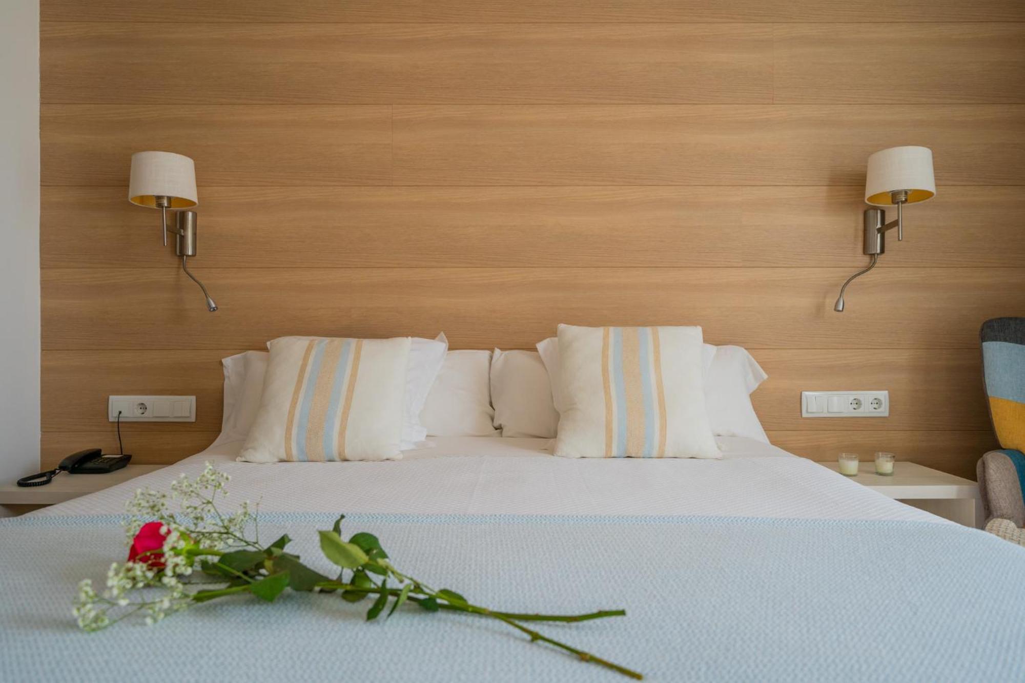 Hostal Menurka Ситадела Екстериор снимка
