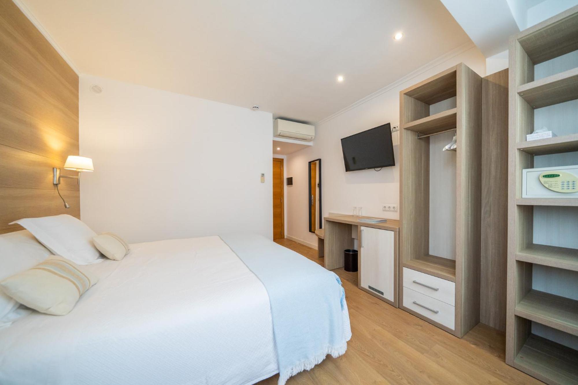 Hostal Menurka Ситадела Екстериор снимка